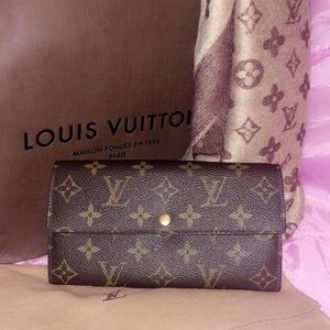 Authentic Louis Vuitton full size wallet!!!